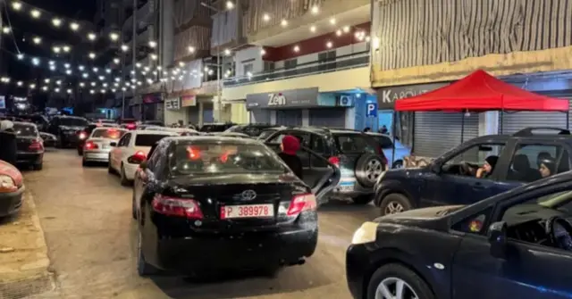 Люди эвакуируются из южного Бейрута на своих автомобилях