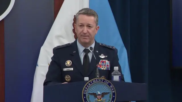 ጀነራል ዳን ኬን ኣብ ፐንታጎን ጋዜጣዊ መብርሂ እናሃበ