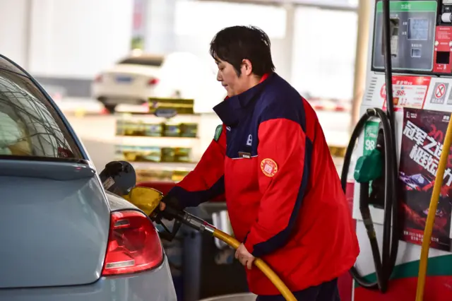 ကမ္ဘာ့ရေနံအဝယ်ဆုံး နိုင်ငံဖြစ်တဲ့ တရုတ်အတွက်လည်း အခက်အခဲနဲ့ ကြုံရ