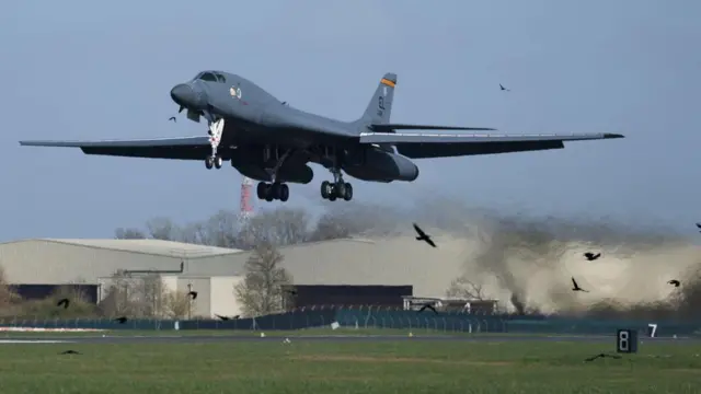 ብሪጣንያ ነቲ መደበር ንተልእኾታት "ምክልኻል" ክትጥቀመሉ ድሕሪ ምፍቃዳ፡ ነፈርቲ ሓይሊ ኣየር ኣመሪካ ካብ ራፍ ፌርፎርድ ክብገሳ ተራእየን