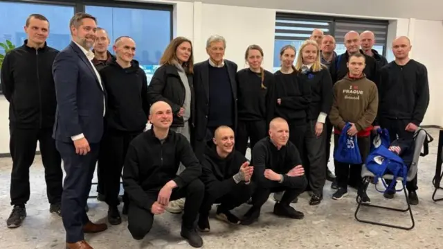 ካብ ቀይዲ ዝወጹ እሱራት ፖለቲካ ቬላሩስ ምስ ፍሉይ ወኪል ኣመሪካ ጆን ኮል እናተሳእሉ