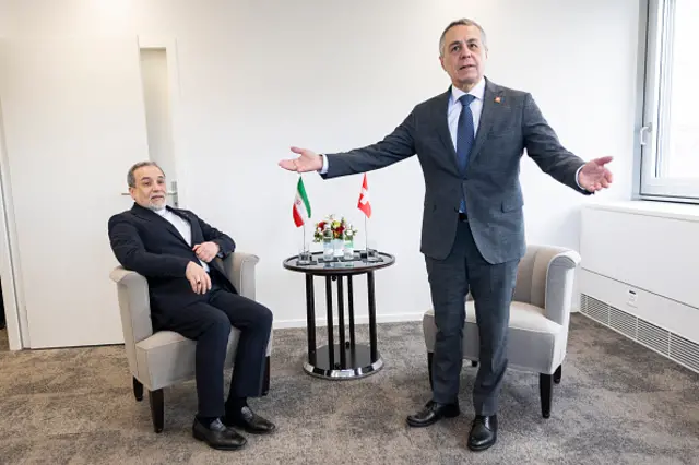 وزیر خارجه سوئیس در کنار عباس عراقچی، وزیر خارجه ایران کمتر از یک هفته پیش از حمله اسرائیل و آمریکا به ایران