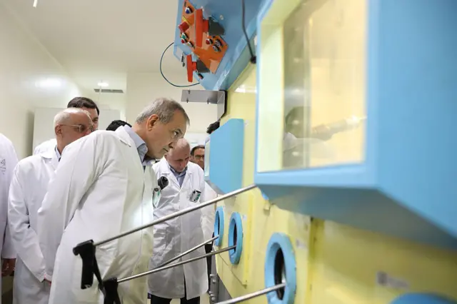 یکم نومبر 2025 کو ایرانی صدر مسعود پزشکیان نے تہران میں جوہری تنصیبات کا دورہ کیا تھا۔