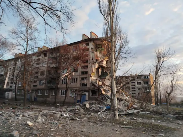 Разрушенный дом.