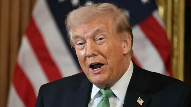 डोनाल्ड ट्रंप