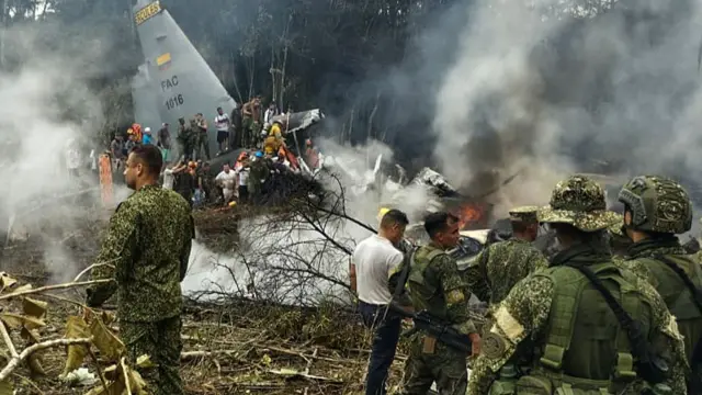 Ndịagha juru n'akụkụ ụgbọelu ahụ na-agba ọkụ