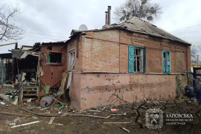 поврежденный при ударе дрона дом в Харькове