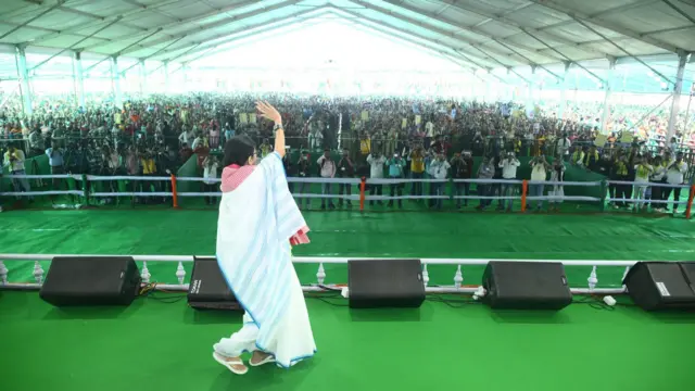 নির্বাচনী প্রচার শুরু মমতা ব্যানার্জীর