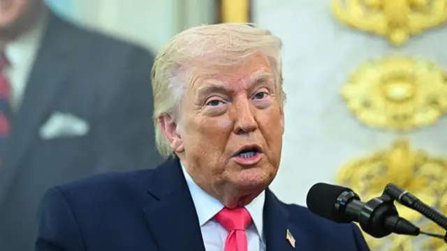 डोनाल्ड ट्रंप