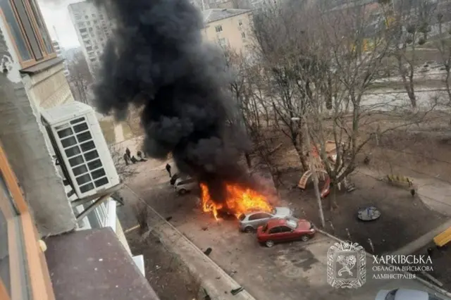 пожар во дворе многоэтажного дрона из-за удара дронов