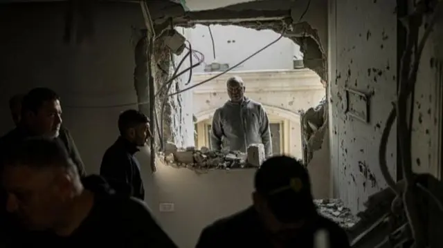 ነበርቲ ከተማ ካፍር ቃሲም ኣብ ሓደ ገዛ ዝወረደ ጉድኣት እንትርእዩ