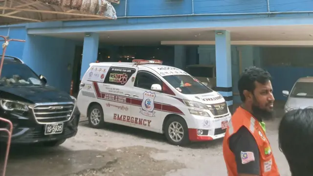 မတ် ၂၆ ရက်၊ ရန်ကုန်အကြည်တော်ဟိုတယ်ကနေ အမျိုးသမီးတစ်ဦး ပြုတ်ကျအပြီး ပတ်ဝန်းကျင်မှာ မြင်ရတဲ့အခြေအနေ