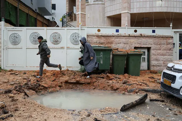 မတ်လ ၂၆ ရက် အီရန်တိုက်ခိုက်မှုအပြီး အစ္စရေးနိုင်ငံအလယ်ပိုင်း၊ ကာဖာ ကာစင်းမြို့ မြင်ကွင်း