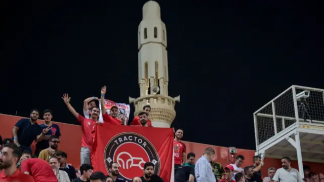 طرفداران تیم تراکتور در استادیوم امارات