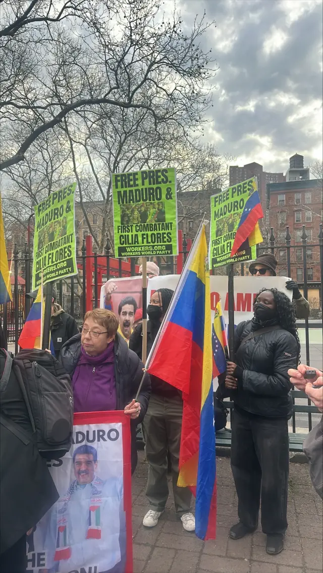 Manifestantes a las afueras del tribunal piden la liberación de Maduro