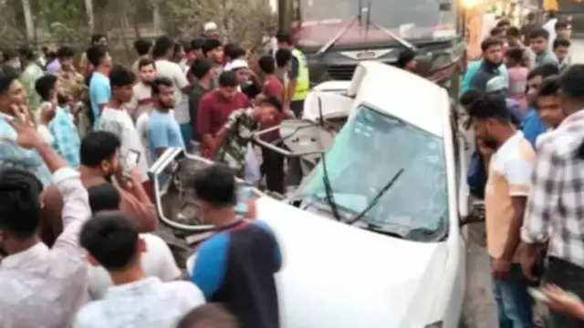 দুর্ঘটনার শিকার বাস ও প্রাইভেট কার