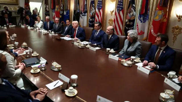 ትረምፕ ምስ ኣባላት ካቢኔኡ