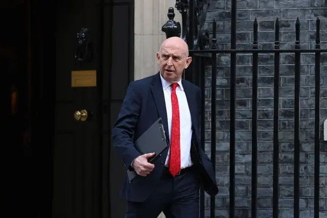 যুক্তরাজ্যের প্রতিরক্ষামন্ত্রী জন হিলি