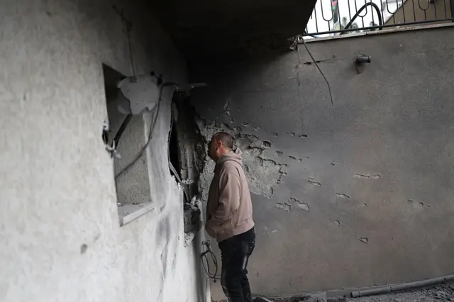 မတ်လ ၂၆ ရက် အီရန်တိုက်ခိုက်မှုအပြီး အစ္စရေးနိုင်ငံအလယ်ပိုင်း၊ ကာဖာ ကာစင်းမြို့ မြင်ကွင်း