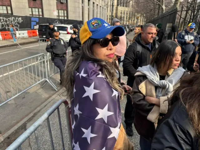 Laura Bolívar afuera del tribunal de Manhattan