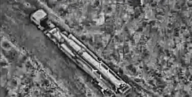 تصویر هوایی از یک سکوی سیار پرتاب موشک ایران پیش از نابودی