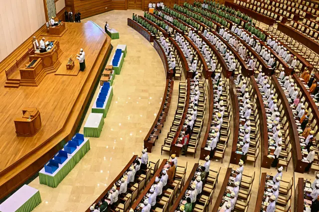 လွှတ်တော်အစည်းအဝေး