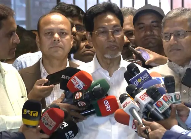 সাংবাদিকদের সঙ্গে কথা বলছেন চিফ হুইপ নূরুল ইসলাম