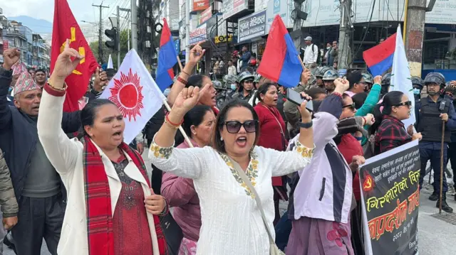 केपी शर्मा ओलीलाई पक्राउ गरिएको विरोधमा पोखरामा विरोध प्रदर्शन