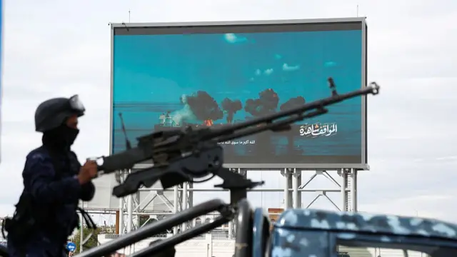 हूती सैनिक पुलिस वाहन पर