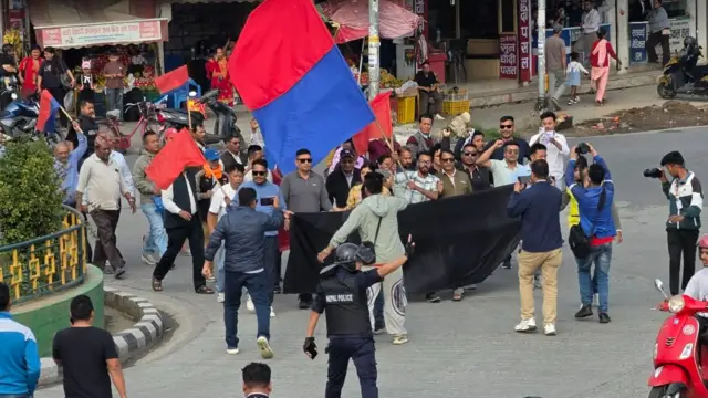 केपी शर्मा ओलीलाई पक्राउ गरेपछि चितवनमा भएको विरोध प्रदर्शन