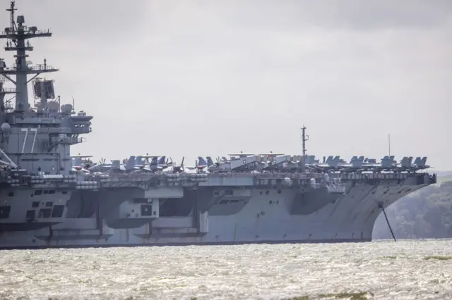 Dooniin waraanaa xayyaarota waraanaa fe'u USS George HW Bush