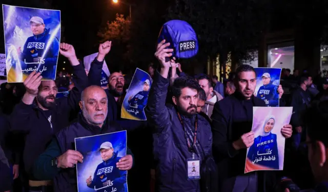 በበጋዜጠኞቹ ላይ የተፈጸመውን ግድያ በመቃወም ቤይሩት ውስጥ የተደረገው ሰልፍ