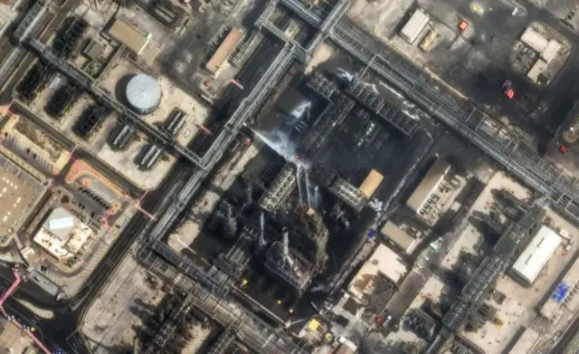 Cпутниковый снимок НПЗ в Саудовской Аравии