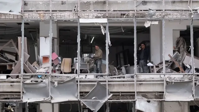 Здание больницы Ганди в Тегеране, пострадавшее в результате удара