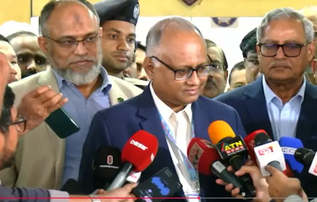 পদত্যাগের পর গণমাধ্যমের সঙ্গে কথা বলেন দুদকের সদ্য সাবেক চেয়ারম্যান