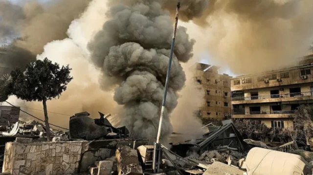 عکس ویرانی و ستون دود که از محل حمله اسرائیل به بیروت بلند است