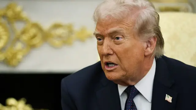 Donald Trump hablando en el Salón Oval de la Casa Blanca