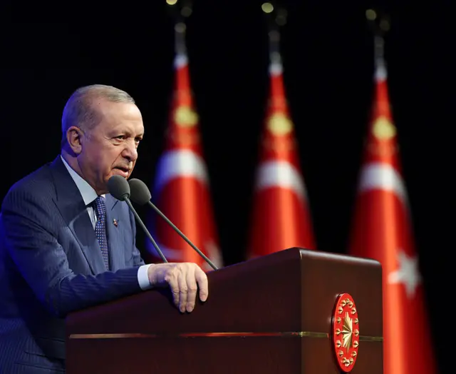 Erdoğan kürsüde konuşuyor