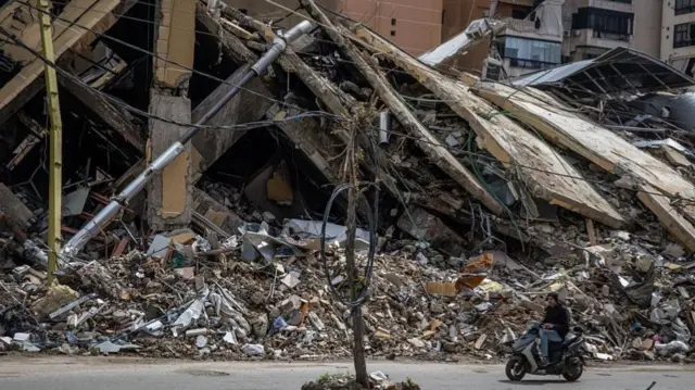 እስራኤል በቤይሩት በፈጸመችው የአየር ድብደባ የወደመ ሕንጻ