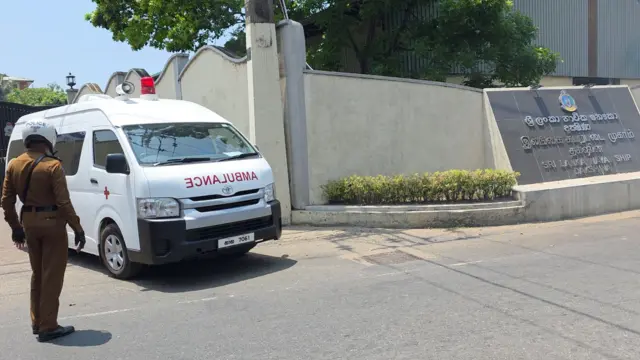 රෝහල්ගත කළ පුද්ගලයින්ගේ තත්ත්වය පිළිබදව තවදුරටත් දැන ගැනීම සඳහා බීබීසී සිංහල ගාල්ල ජාතික රෝහල් අධ්‍යක්ෂ වෛද්‍ය එස්.ඩී.යූ.එම්. රංගගෙන් විමසීමක් කළා.