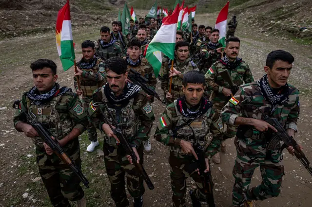 مقاتلو حزب حرية كردستان (باك) أثناء تدريبات قرب أربيل، العراق في 18 يناير/كانون الثاني 2026