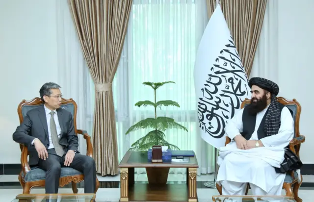 وزیر خارجه حکومت طالبان و سفیر چین در کابل