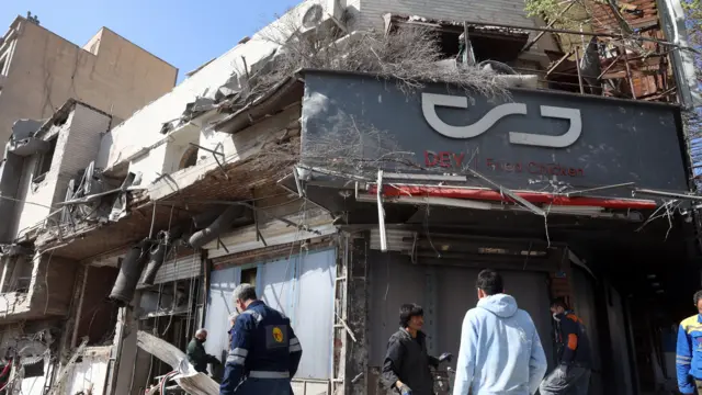 رستوران مرغ سوخاری دی در تهران که در حملات اسرائیل و آمریکا آسیب دید