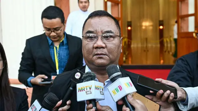 စစ်ကော်မရှင် ပြောရေးဆိုခွင့်ရှိသူ ဗိုလ်ချုပ်ဇော်မင်းထွန်း (ပုံဟောင်း)