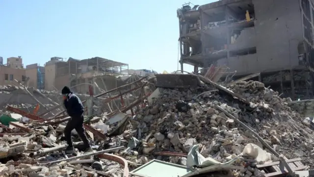 Haleellaan wiirtuu Teehraan keessatti Bitootessa 3 gaggeeffamee booda gamoo naannoo Addabaabaayii Ferdowsii miidhame agarsiisu