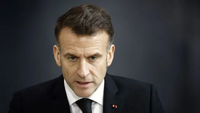 मैक्रों