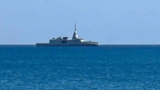 Yunanistan'ın gönderdiği düşünülen savaş gemisi
