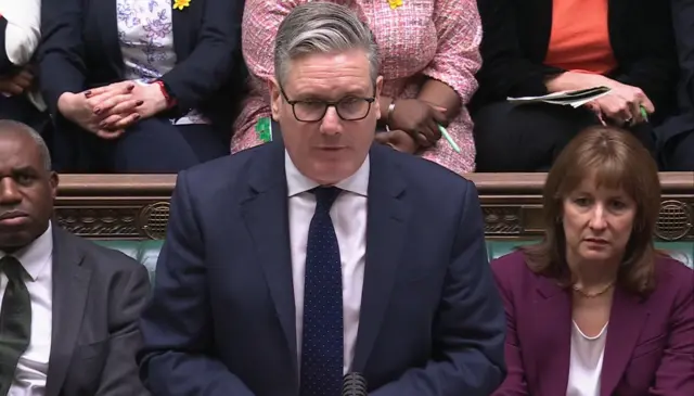 رئيس الوزراء البريطاني، كير ستارمر يتحدث خلال جلسة استجواب في مجلس العموم بلندن، 4 مارس/آذار 2026.