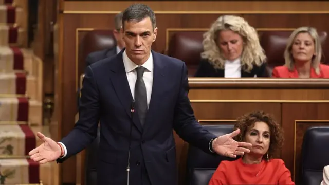 İspanya Başbakanı Pedro Sachez 11 Şubat'ta mecliste konuşma yaparken.