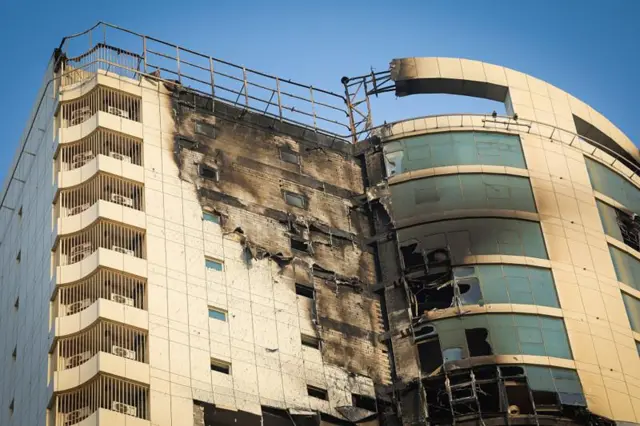 বাহরাইনের একটি ভবনে বিস্ফোরণের দাগ